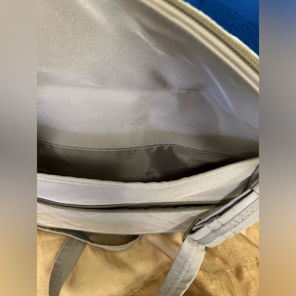 Travelon crossbody travel bag - Picture 12 of 15